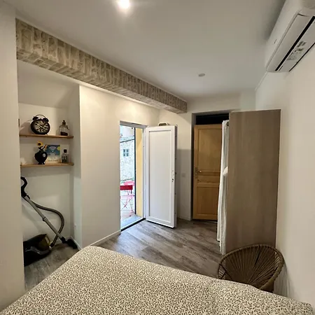 2 Pieces * アンティーブ